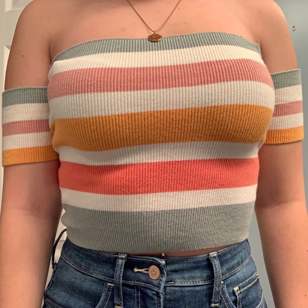3/$20! ✨ Off the shoulder multi striped crop top